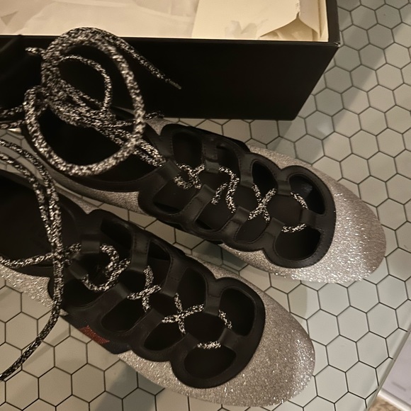 Gucci spike shoes great condition - Picture 3 of 4